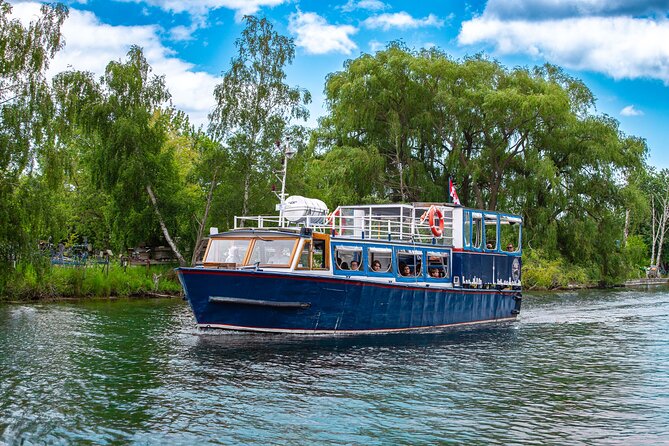 1-Hour Toronto Harbour Tour with Live Narration - Seeing Toronto’s skyline from the boat