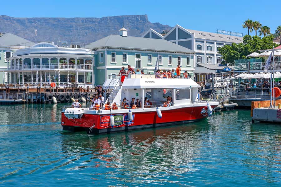 30min V&A Waterfront Harbour Cruise Cape Town - Views of Table Mountain from the harbour