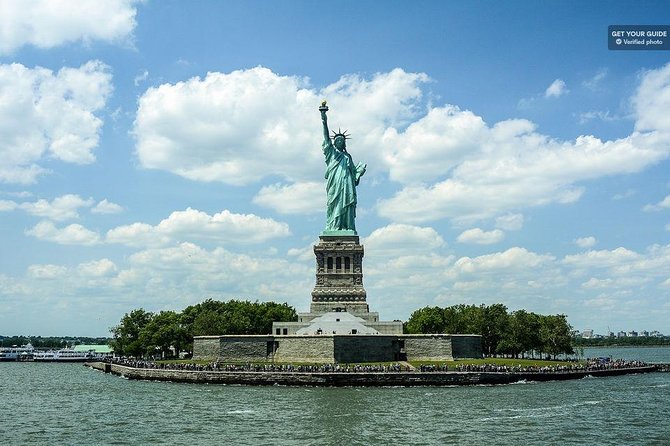 60 Minute Statue of Liberty Sightseeing tour-New York Harbor - Pier 36 and the East Side departure