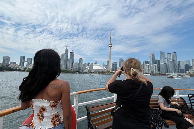 60-Minute Toronto Sightseeing Harbour Tour - Choose between the cabin and the upper deck