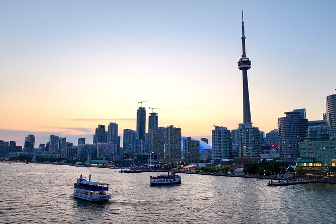 60-Minute Toronto Sightseeing Harbour Tour - CN Tower and Rogers Centre from the water