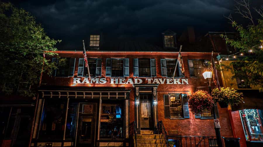 Annapolis: Ghosts of the Harbor & Old Town Tour - Why Annapolis works so well after dark