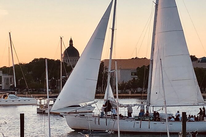 Annapolis Historic Walking Tour at Harbor and Naval Academy - St. John’s College and the final stretch