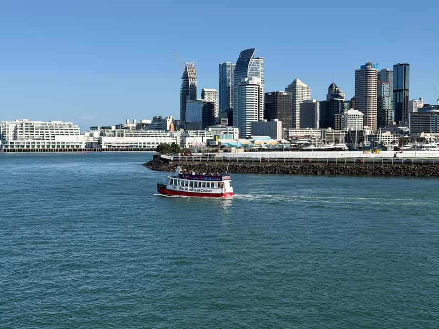 Auckland: Scenic Wine and Cheese Harbour Cruise - Why a 90-minute harbour cruise works well in Auckland