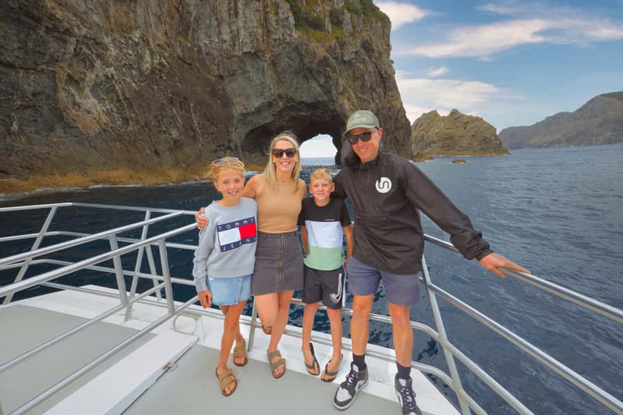 Bay of Islands: Discover the Bay Cruise with Island Lunch - Key points at a glance