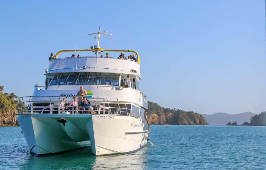 Bay of Islands: Discover the Bay Cruise with Island Lunch - What the 270 minutes feel like