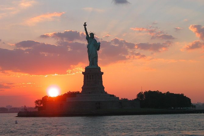 Circle Line: 2hr - New York City Harbor Lights Cruise - Finding the right seat before the boat leaves