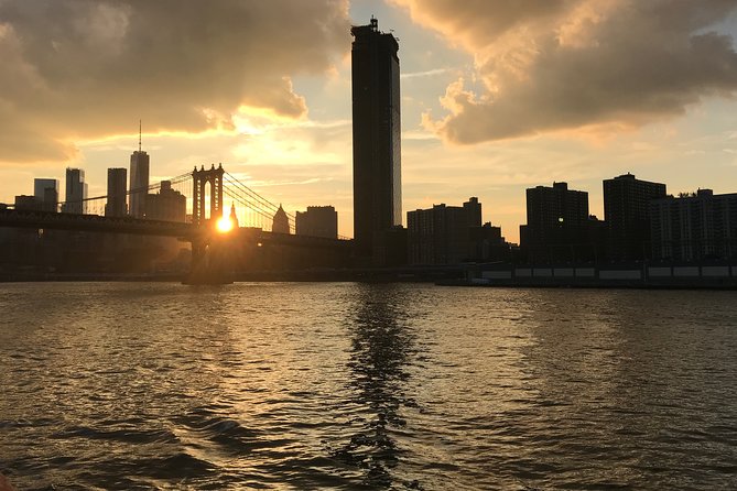 Circle Line: 2hr - New York City Harbor Lights Cruise - Starting at Pier 83 in Midtown