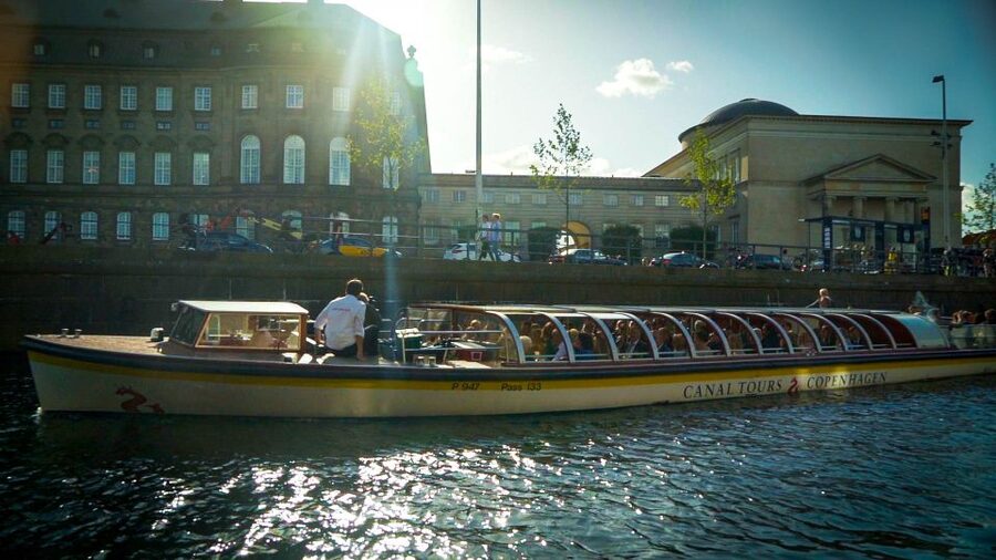 Copenhagen: Classic Canal Tour & The Harbour - Kalvebod Bølge and the changing southern harbour