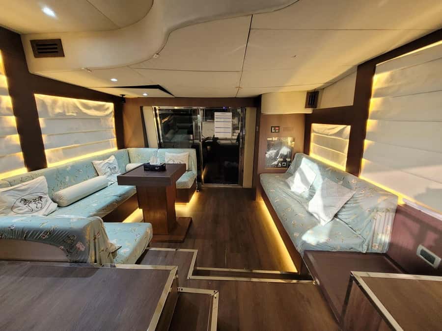 Dubai Marina luxury Yacht Tour: AinDubai,JBR &Harbour(1Hour) - Dubai Marina, the opening 15 minutes
