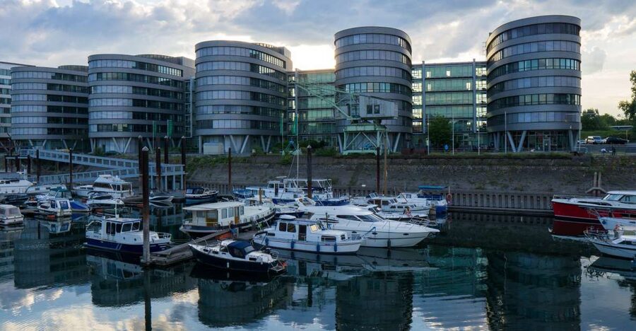 Duisburg: Guided Walking Tour through the inner harbour - From cargo handling to yachts at anchor