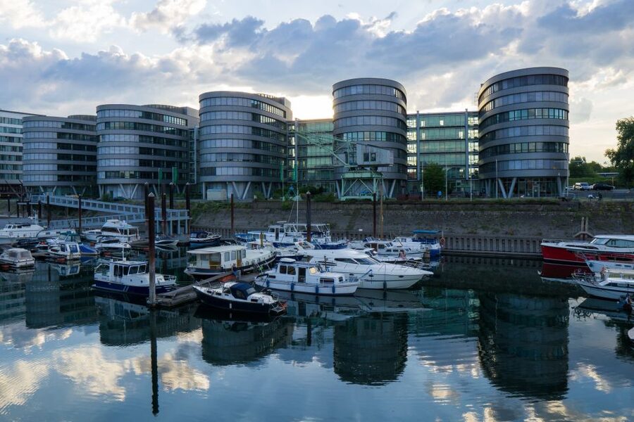 Duisburg: Guided Walking Tour through the inner harbour - Following the plan that reshaped the waterfront