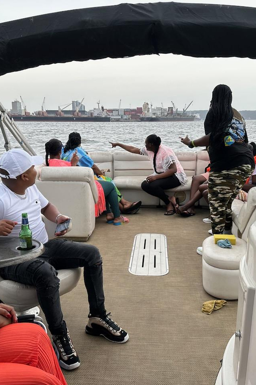 Durban: Pontoon Boat Harbor Cruise - The first views: yachts, boats, and port activity
