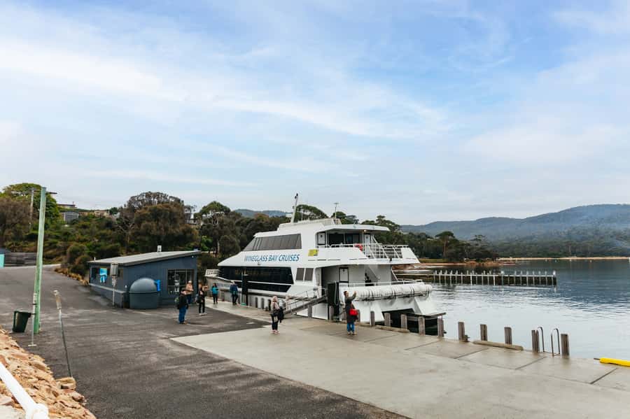 From Coles Bay: Wineglass Bay Cruise with Lunch - Wineglass Bay from the sea
