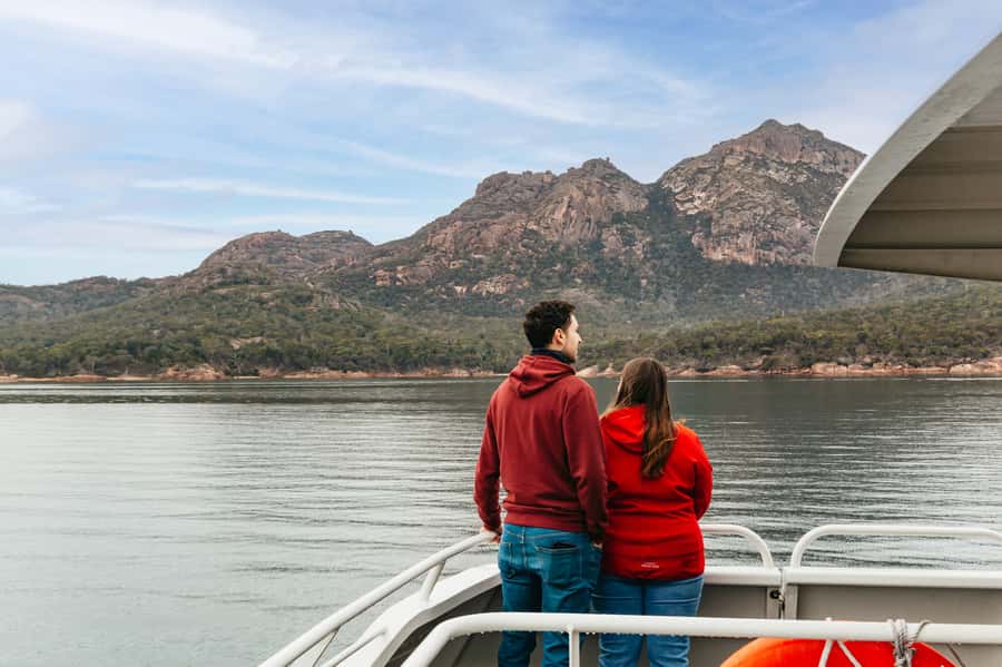 From Coles Bay: Wineglass Bay Cruise with Lunch - Following Freycinet’s granite coast