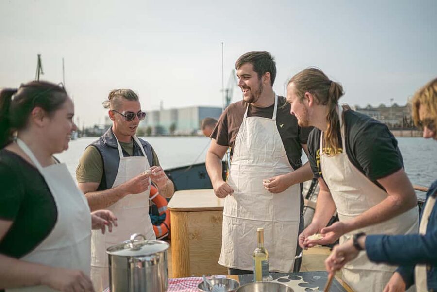 Gdańsk: Shipyard and Port Cruise with Pierogi Tasting - Key points to know before booking