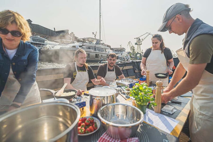 Gdańsk: Shipyard and Port Cruise with Pierogi Tasting - Why this cruise feels different from old town sightseeing