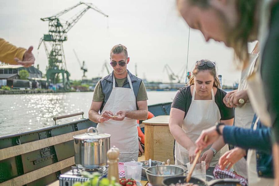 Gdańsk: Shipyard and Port Cruise with Pierogi Tasting - Possible old town canal route