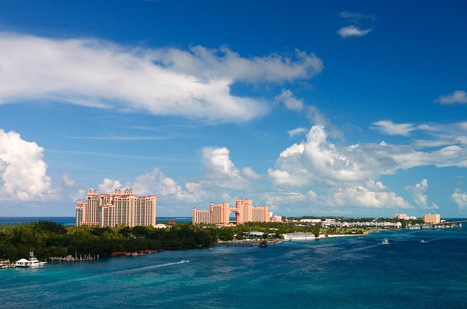 Half-Day Guided Boat Tour of Nassau Harbour and Rose Island - A small group is useful on a powerboat