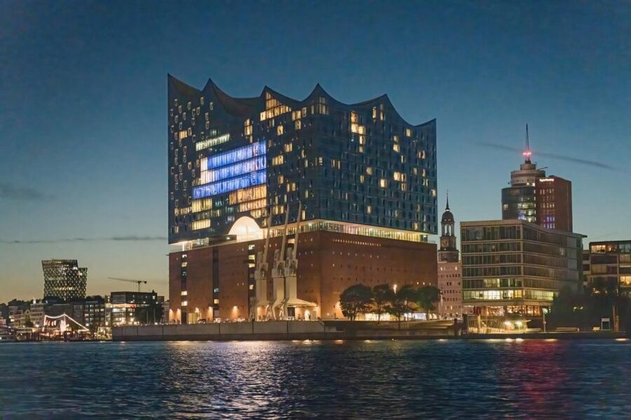 Hamburg: 1.5-Hour Evening Lights Harbour Cruise on a Ship - Making the most of the open deck and bar