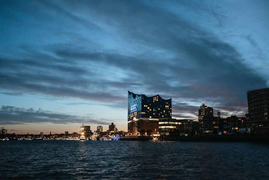 Hamburg: 1-Hour Evening Harbor Lights Cruise - What this Hamburg night cruise actually shows you