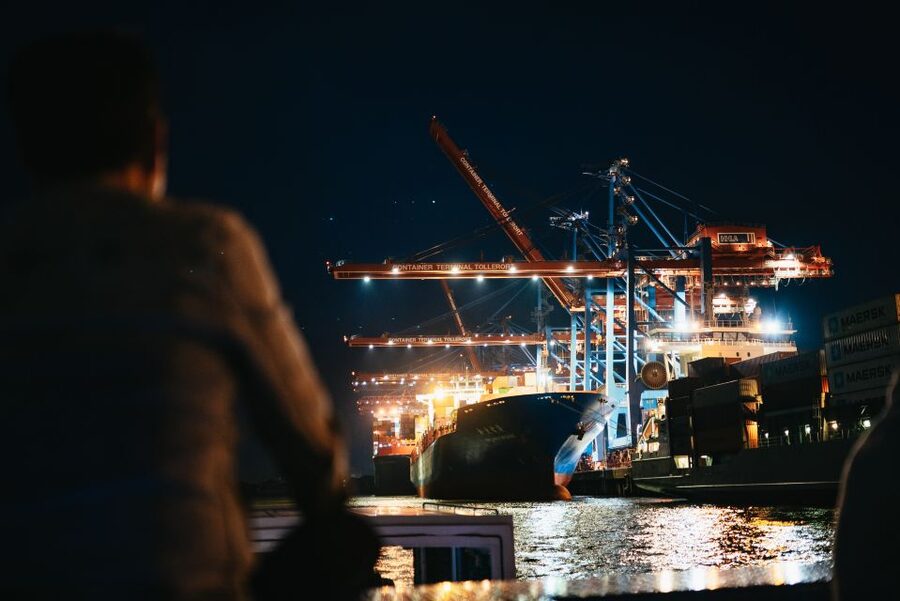 Hamburg: 1-Hour Evening Harbor Lights Cruise - HafenCity and the Elbphilharmonie from the water