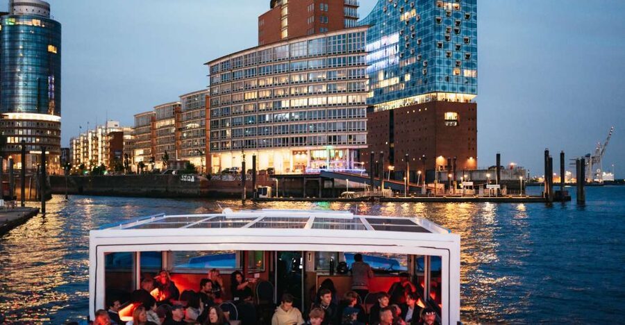Hamburg: 1-Hour Evening Harbor Lights Cruise - Starting at Bridge 4 beside the Landungsbrücken