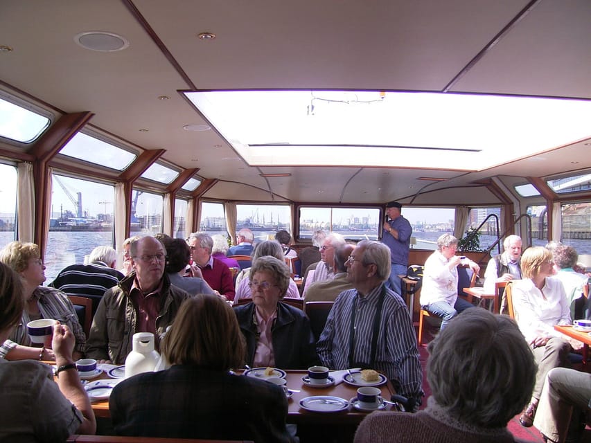 Hamburg: 1-Hour Harbor Cruise - Comfort, drinks, and the one-hour pace