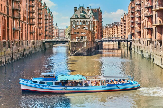 Hamburg: 1-hour harbor tour - New construction beside historic Hamburg