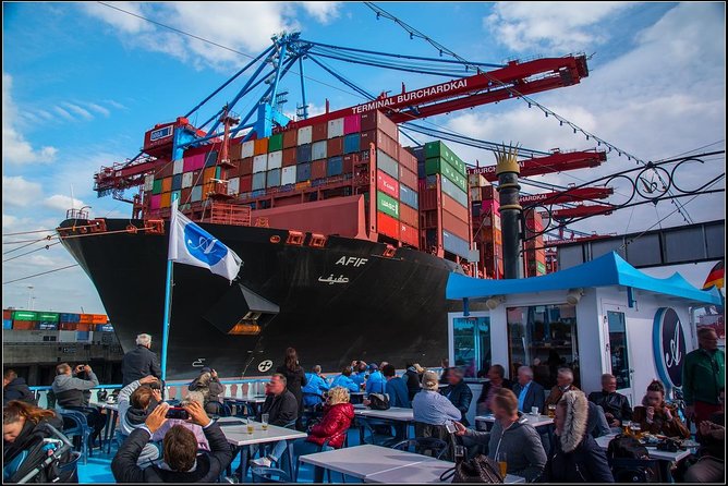 Hamburg: 1-hour harbor tour - Elbe Beach and a slower view of the river