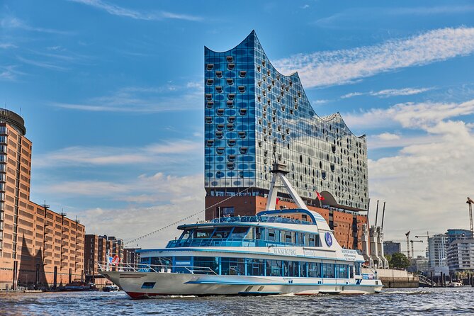 Hamburg: 1-hour harbor tour - Starting at the St. Pauli Landungsbrücken