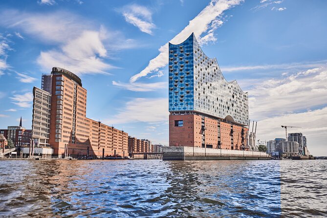 Hamburg: 2-hour harbor cruise - German commentary and the audio app