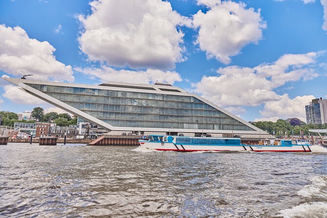 Hamburg: 2-hour harbor cruise - Is the boat comfortable for two hours?