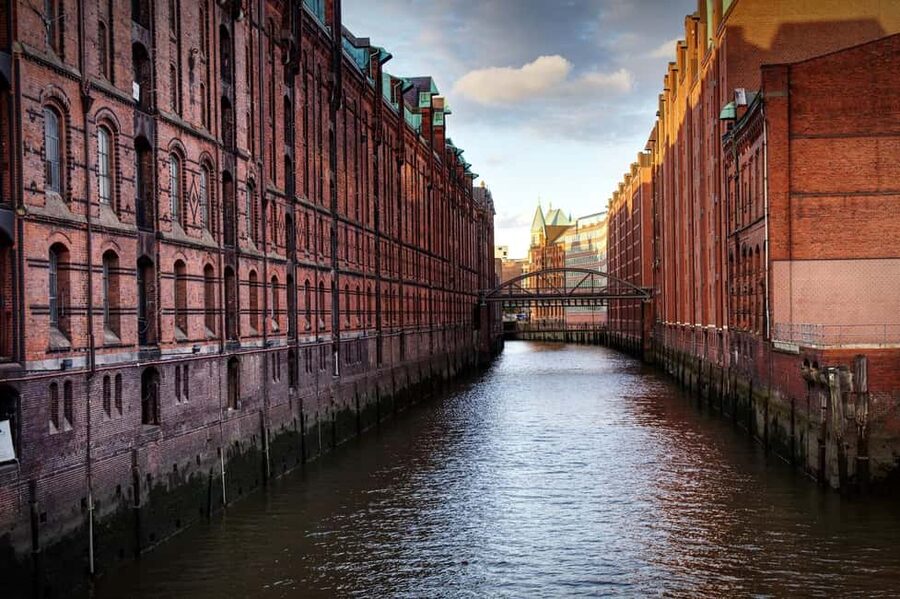 Hamburg: 2-hour harbor tour through the port of Hamburg - Boarding at Bridge 3 near the port