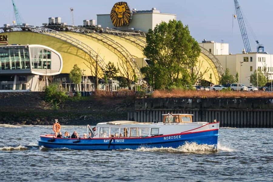 Hamburg: 2-hour harbor tour through the port of Hamburg - How this compares with a simple waterfront walk