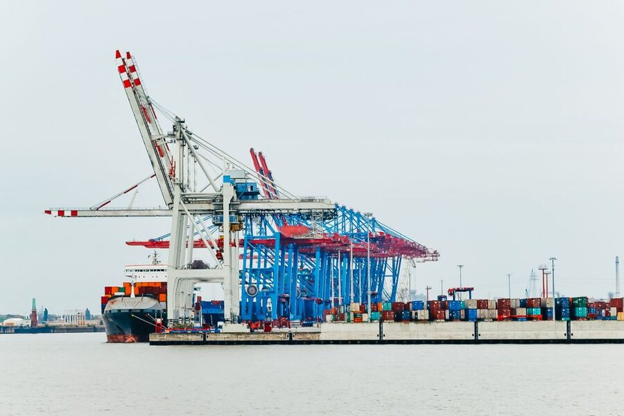 Hamburg: Harbor Cruise - The St. Pauli landing bridges and Blohm and Voss