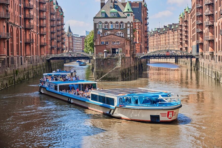 Hamburg: Harbor Cruise and Bus City Hop-On Hop-Off Tour - Who will enjoy this combination most?