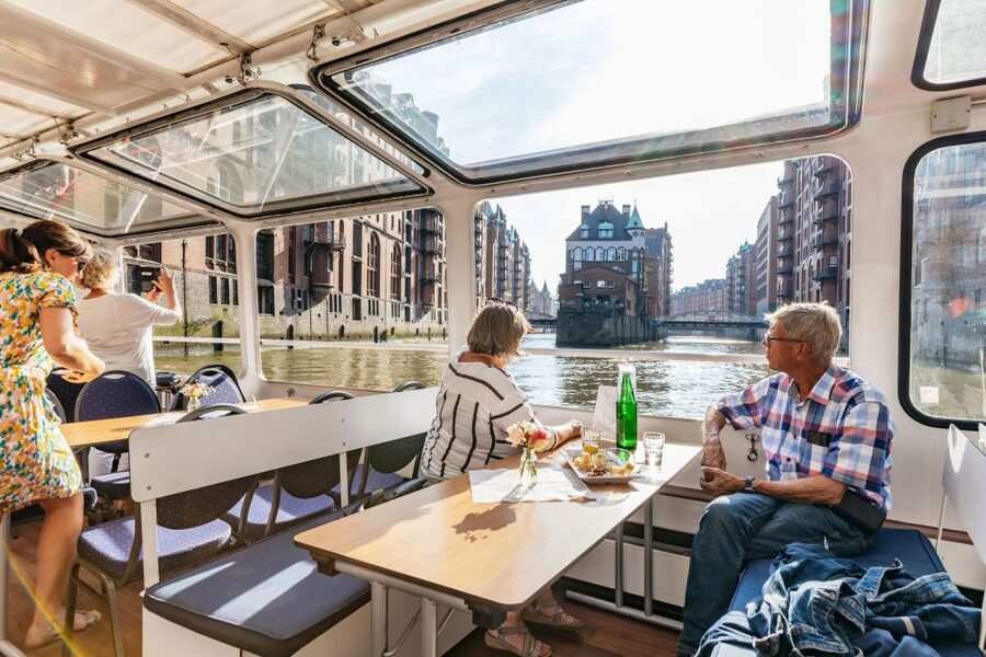 Hamburg: Harbor Cruise with Wine and Cheese - Why this Hamburg cruise works so well