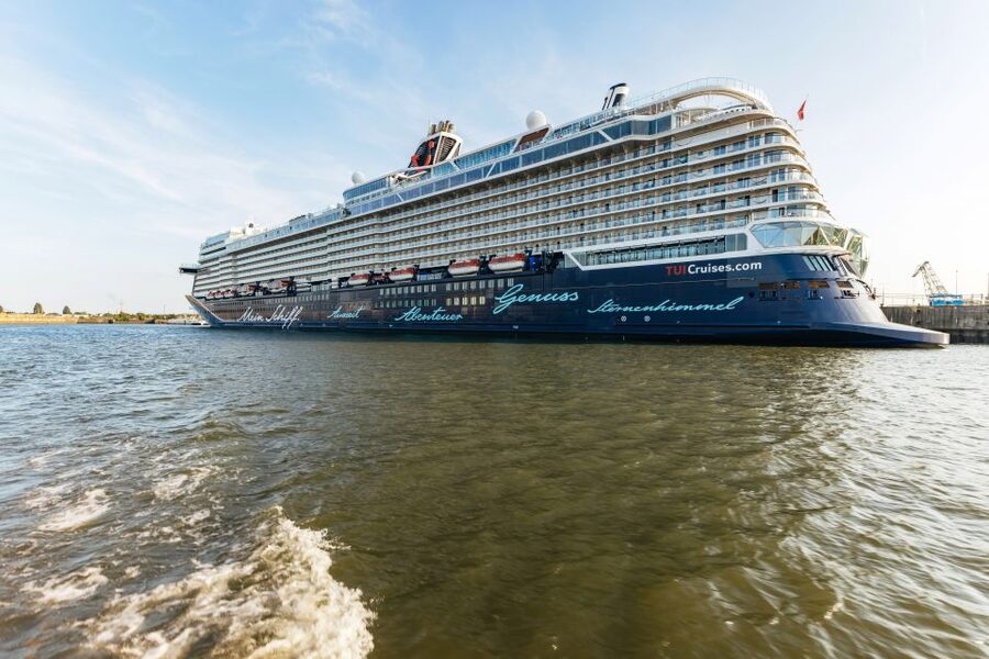 Hamburg: Harbor Cruise with Wine and Cheese - Is $49 a fair price?