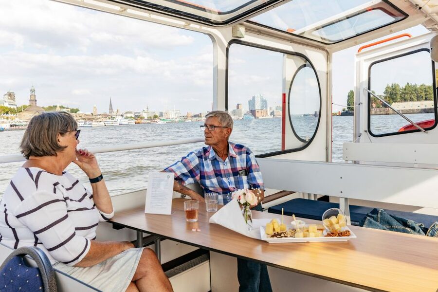 Hamburg: Harbor Cruise with Wine and Cheese - Leaving the city behind on the harbor route