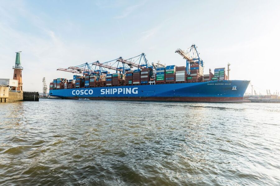 Hamburg: Harbor Cruise with Wine and Cheese - Sunset views, open air, and winter warmth