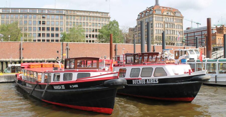 Hamburg: Harbor Cruise - Speicherstadt gives way to the Elbe