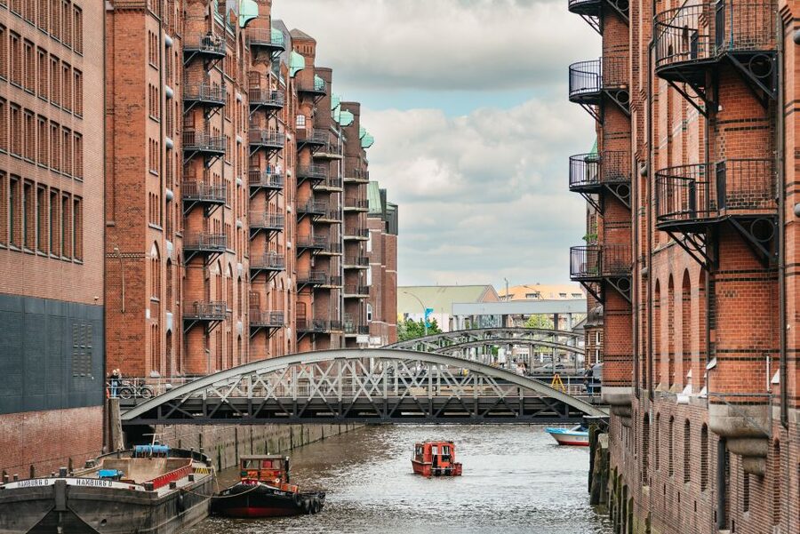 Hamburg: Hop-On Hop-Off Bus with Harbor Cruise - Binnenalster, Town Hall, and St. Michael’s