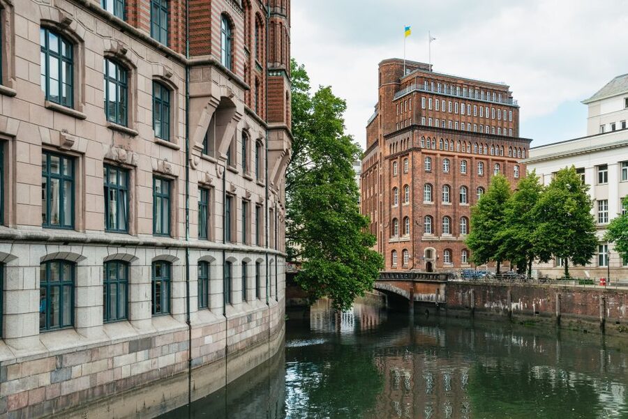 Hamburg: Hop-On Hop-Off Bus with Harbor Cruise - Taking the harbor cruise