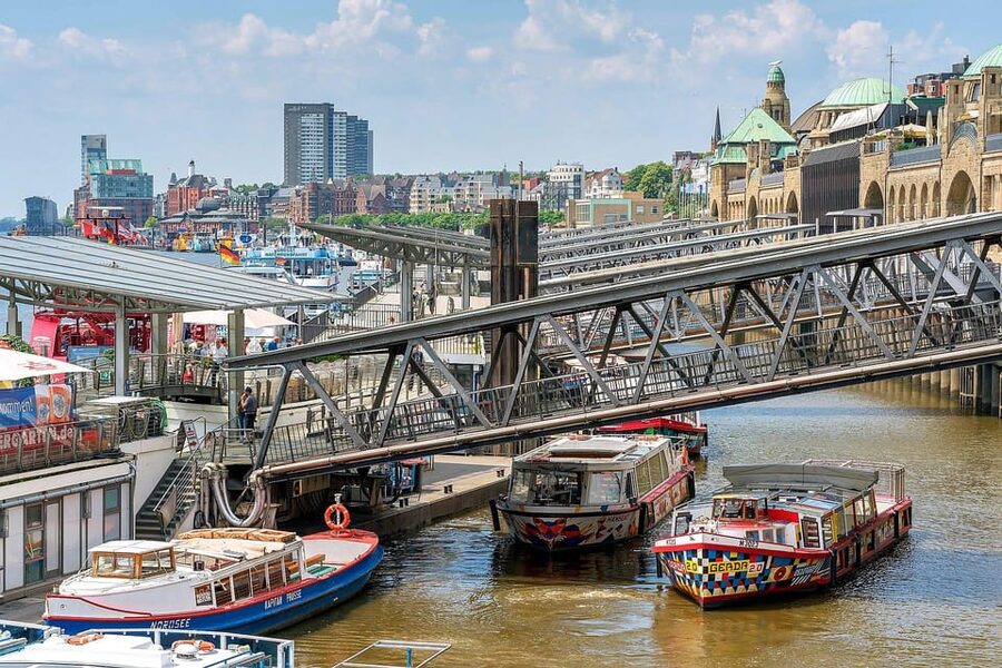 Hamburg: Hop on Hop off city tour and 1 hour harbor tour - Start at Landungsbrücken, where Hamburg meets the Elbe