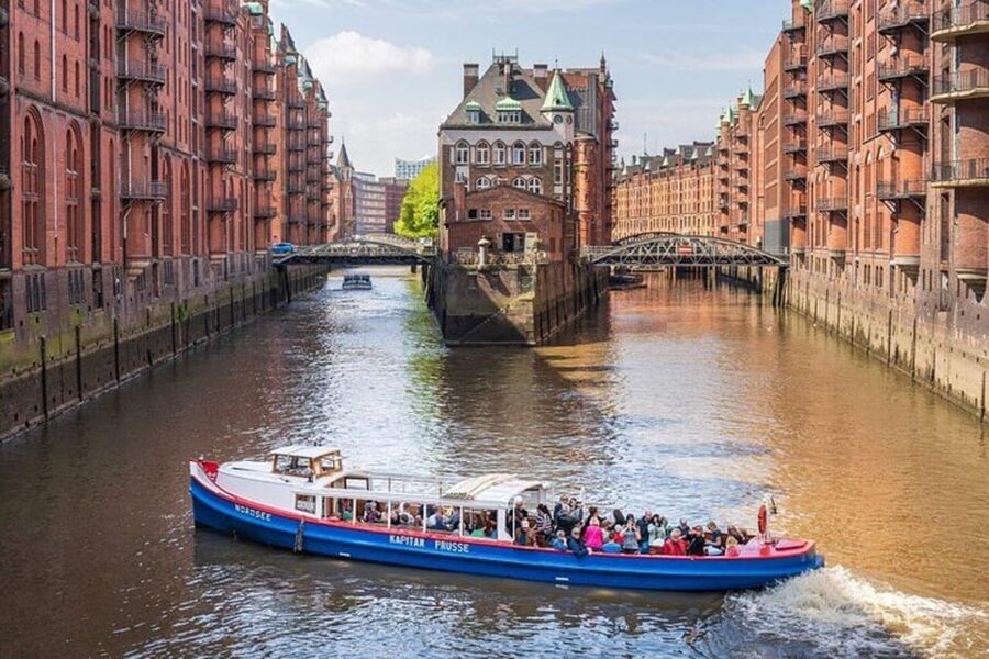 Hamburg: One Hour Traditional Harbor Cruise - Starting at Landungsbrücken Bridge 3