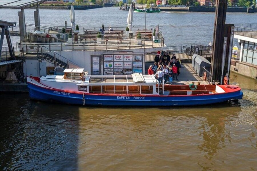 Hamburg: One Hour Traditional Harbor Cruise - Locks, canals, and shipyards from the water
