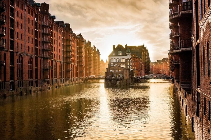 Hamburg: One Hour Traditional Harbor Cruise - The Elbphilharmonie from the Elbe