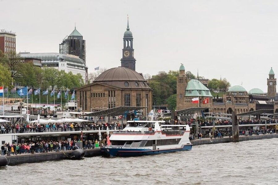 Hamburg: One Hour Traditional Harbor Cruise - Practical timing tips for your day