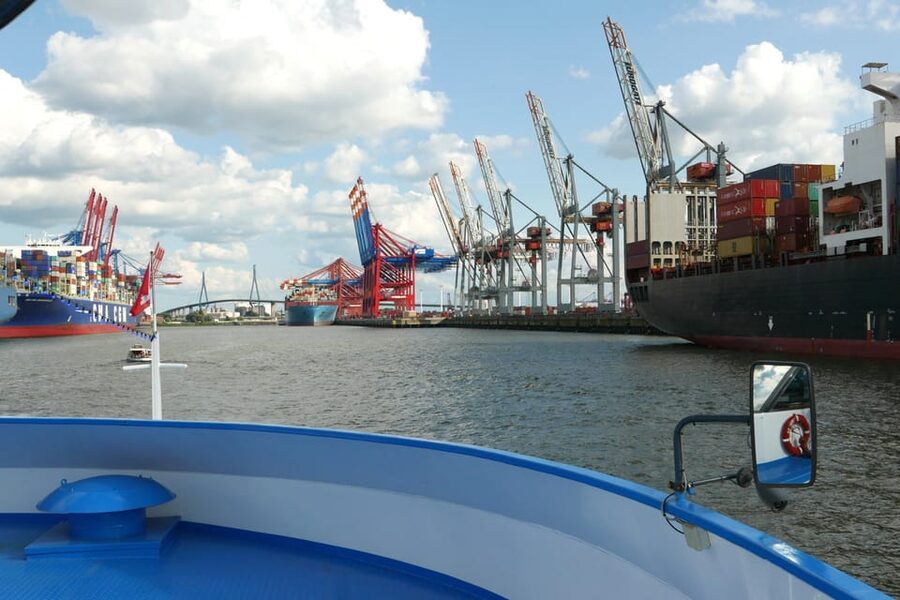 Hamburg: Party Harbor Cruise with Olivia Jones - A Hamburg harbor cruise with a very different soundtrack